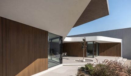 A modern villa project in Thessaloniki: Innovation at the heart of contemporary architecture with WEO® cladding from Fiberdeck®. — cover