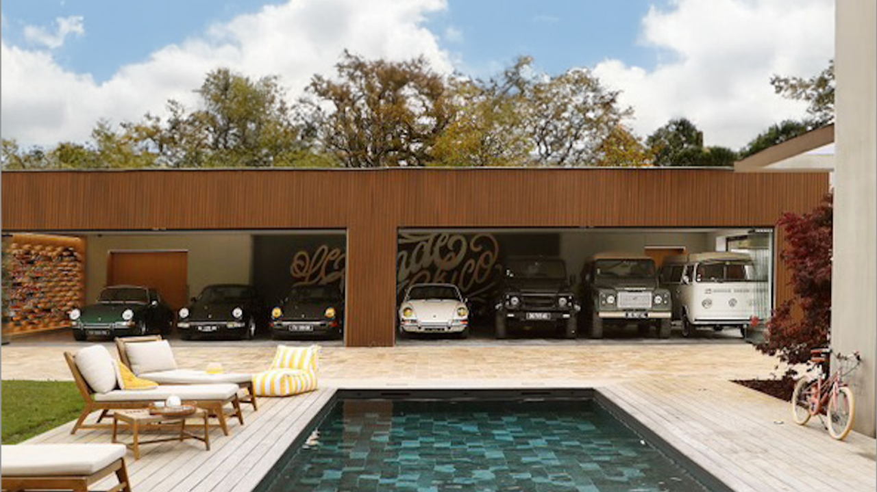 Une villa d’architecte : l’alliance réussie du béton brut et du bois composite