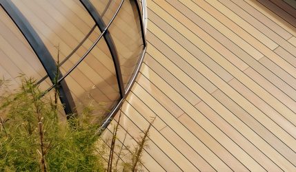 Un projet de terrasse en bois composite d’exception avec la lame EXOTICS Ipé de Fiberdeck® — couverture